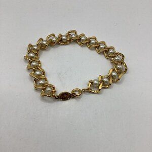 1990s  Napier Gold Tone Links and Faux Pearl Bracelet-Signed